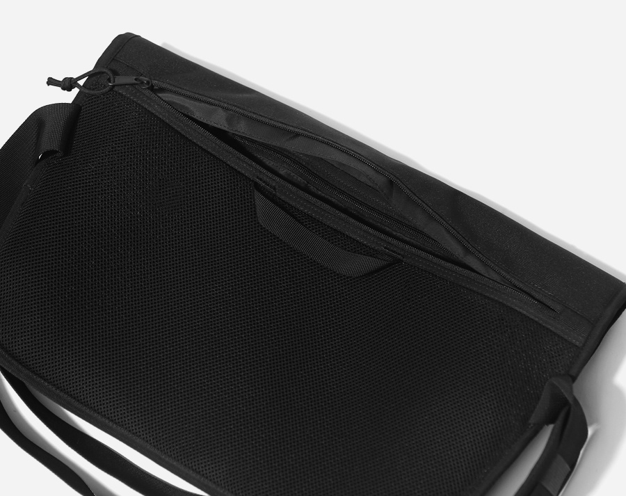 커버낫(COVERNAT) CORDURA MESSENGER BAG BLACK