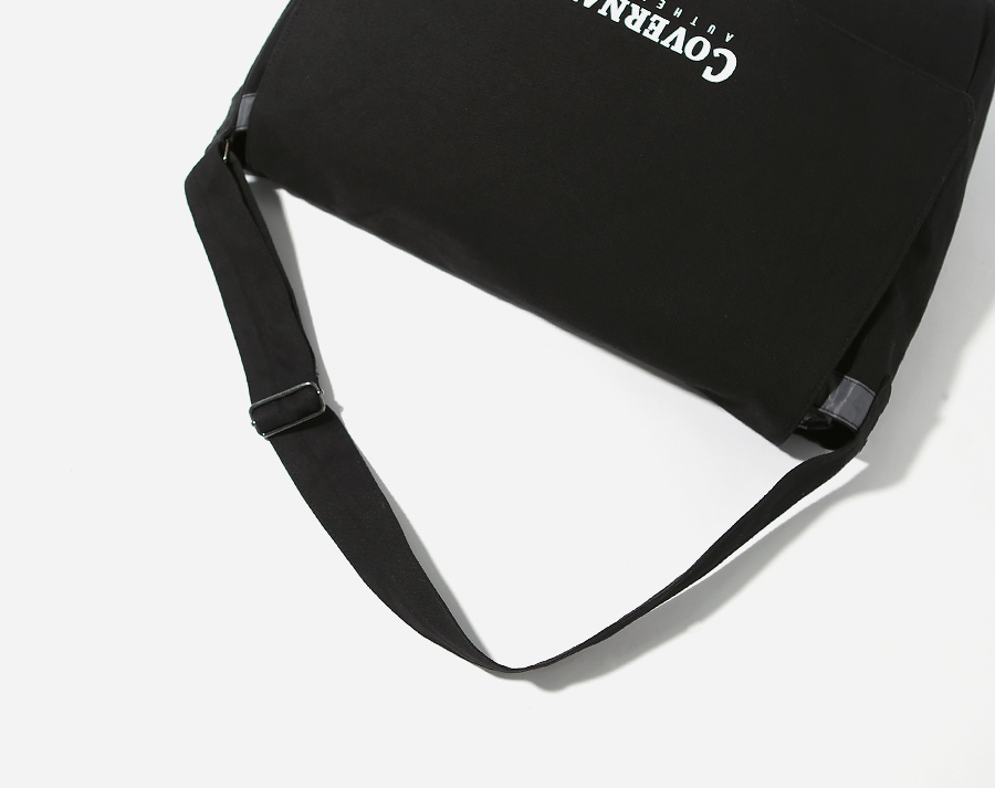 커버낫(COVERNAT) AUTHENTIC LOGO MAIL BAG BLACK