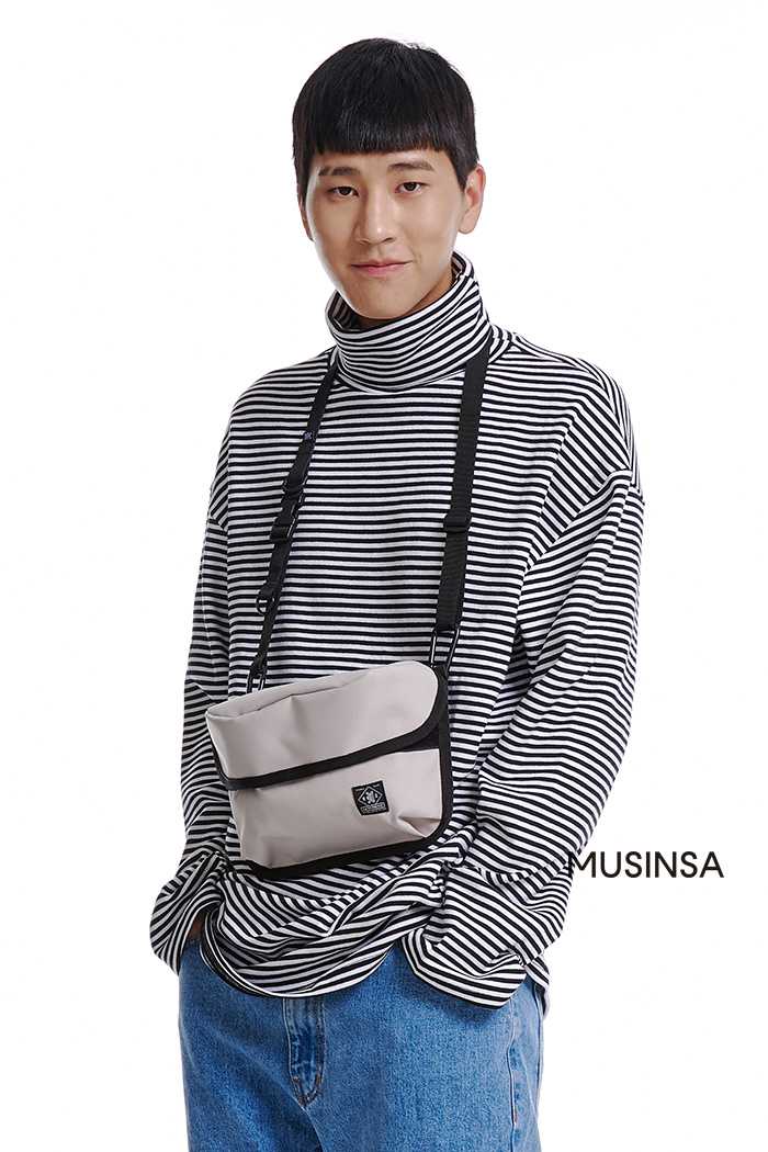 이스트인디고(EASTINDIGO) 볼륨 사코슈백 네이비