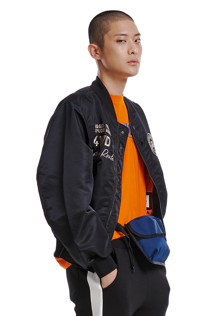 이스트인디고(EASTINDIGO) 볼륨 사코슈백 블랙