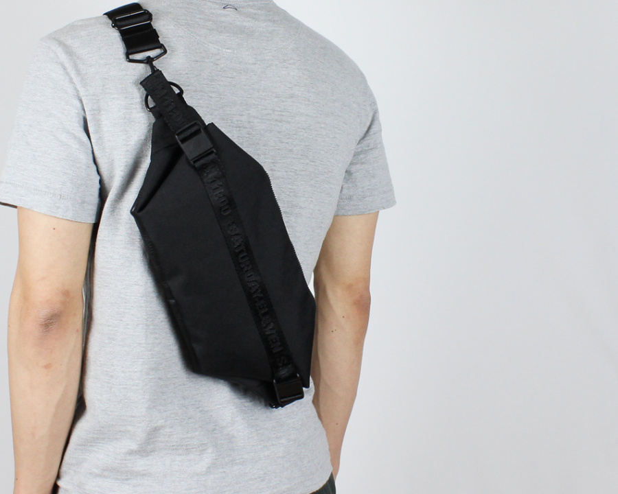 세러데이일레븐(SATURDAY ELEVEN) 리스윙 슬링백 블랙