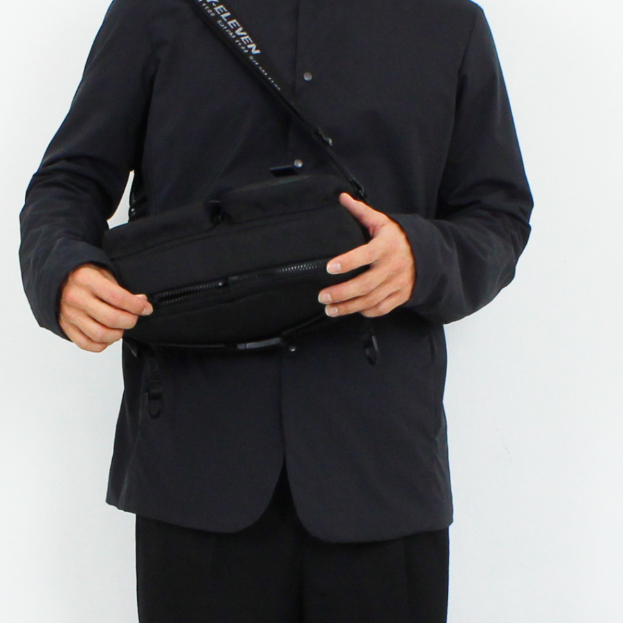 세러데이일레븐(SATURDAY ELEVEN) 리엑스크로스 슬링백 블랙