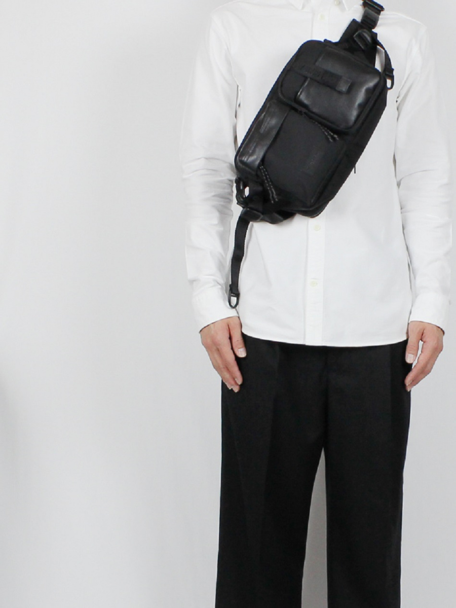 세러데이일레븐(SATURDAY ELEVEN) 리엑스크로스 슬링백 블랙