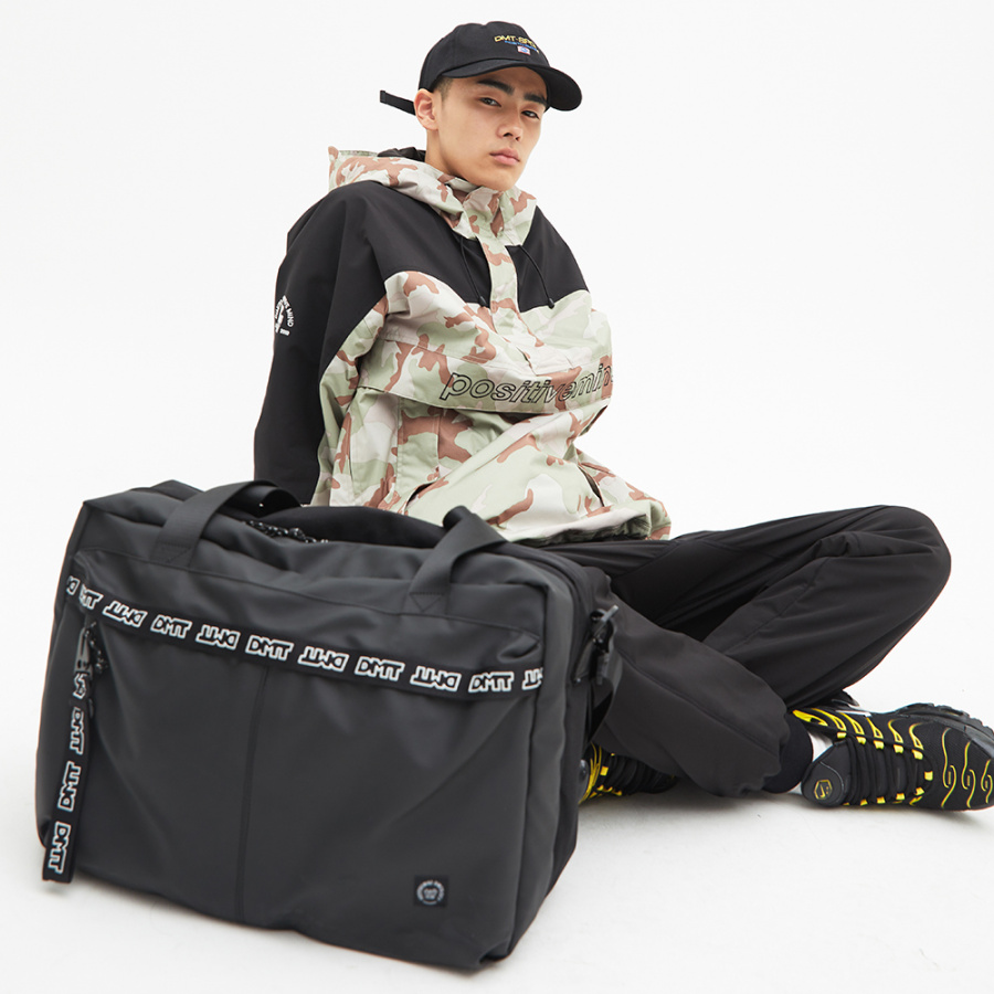 디엠티_피에스티브이엠(DMT_PSTVM) LOGO TAPE TRAVEL BOOTS BAG BLACK(PU)