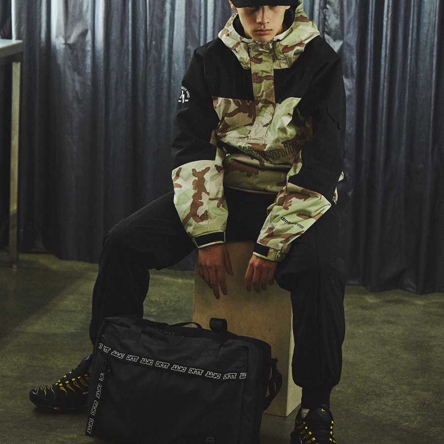 디엠티_피에스티브이엠(DMT_PSTVM) LOGO TAPE TRAVEL BOOTS BAG BLACK(PU)