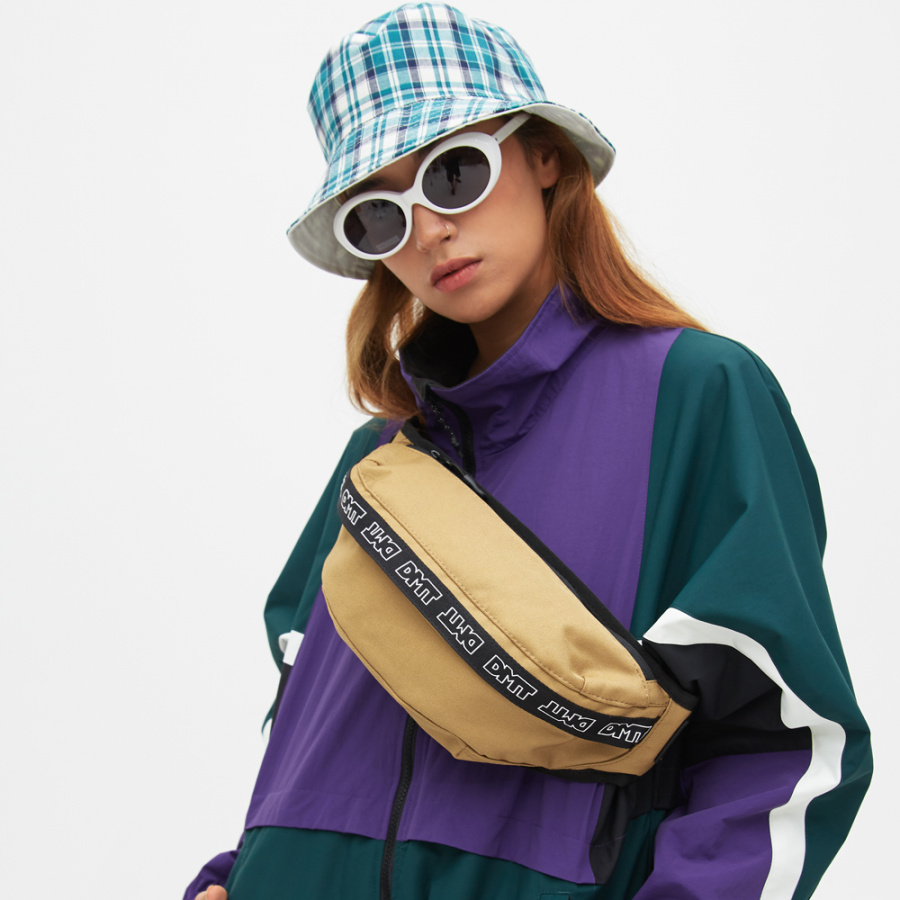 디엠티_피에스티브이엠(DMT_PSTVM) LOGO TAPE WAIST BAG BEIGE