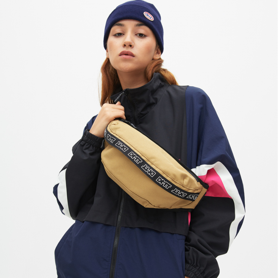 디엠티_피에스티브이엠(DMT_PSTVM) LOGO TAPE WAIST BAG BEIGE