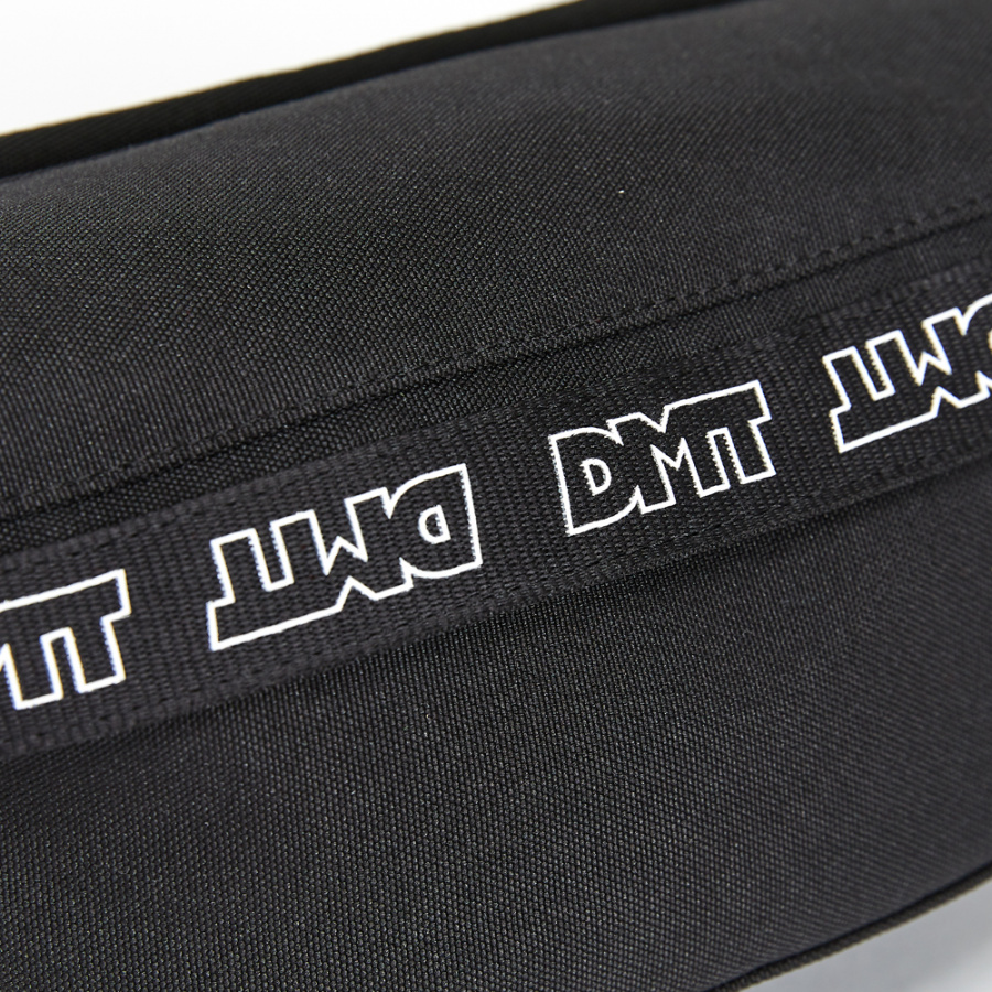 디엠티_피에스티브이엠(DMT_PSTVM) LOGO TAPE WAIST BAG BLACK