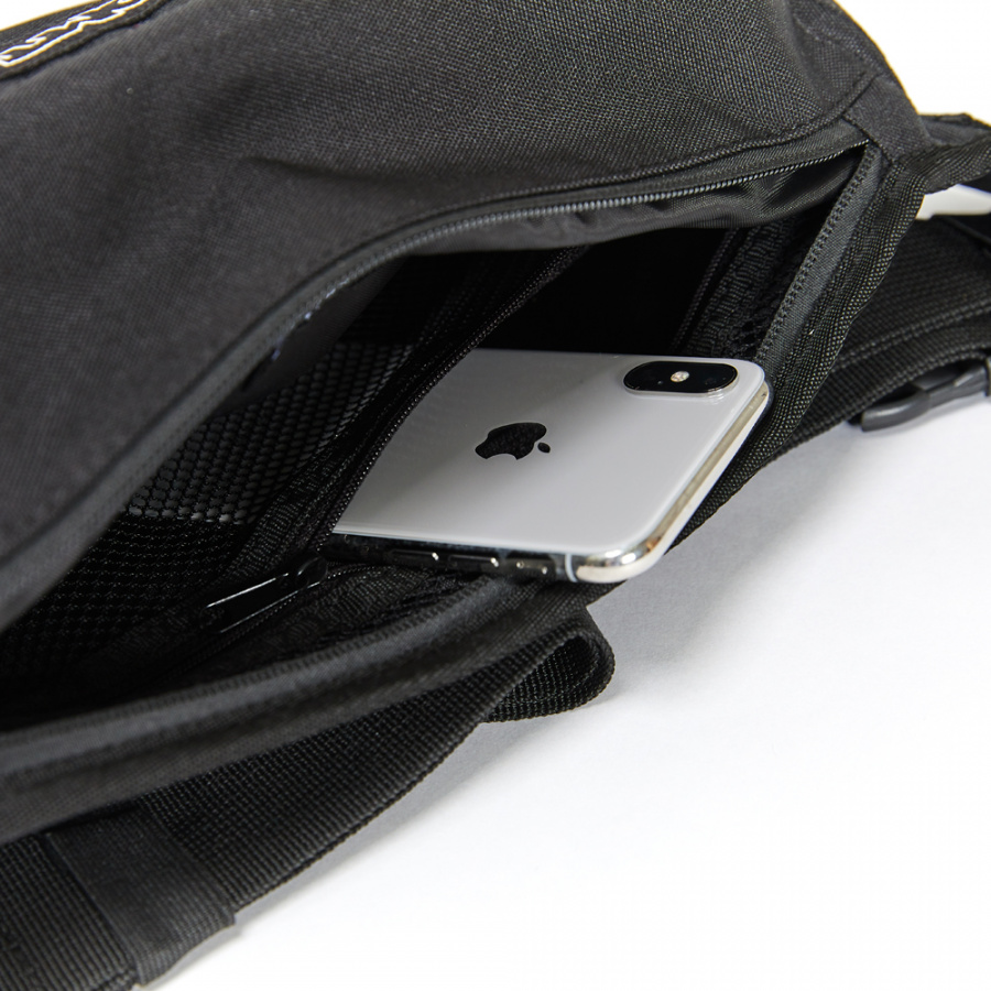 디엠티_피에스티브이엠(DMT_PSTVM) LOGO TAPE WAIST BAG BLACK