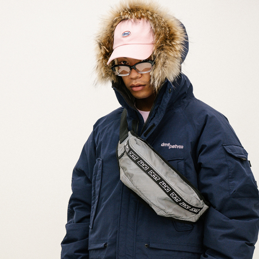 디엠티_피에스티브이엠(DMT_PSTVM) LOGO TAPE WAIST BAG CROW BLACK(TPU)