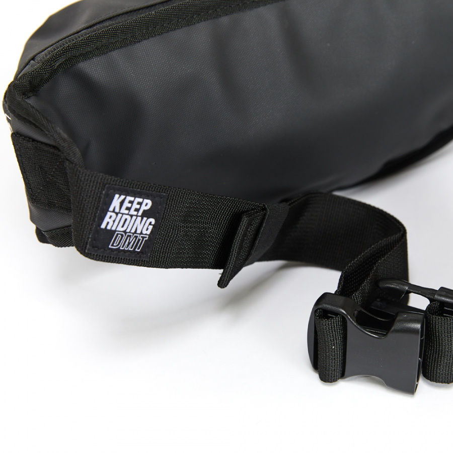디엠티_피에스티브이엠(DMT_PSTVM) LOGO TAPE WAIST BAG CROW BLACK(TPU)
