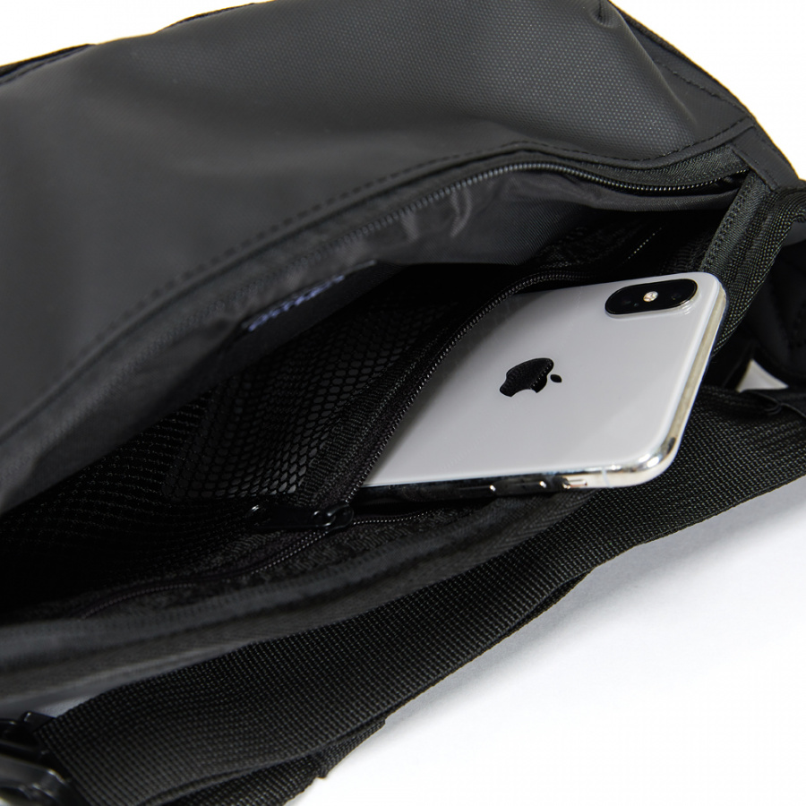 디엠티_피에스티브이엠(DMT_PSTVM) LOGO TAPE WAIST BAG CROW BLACK(TPU)
