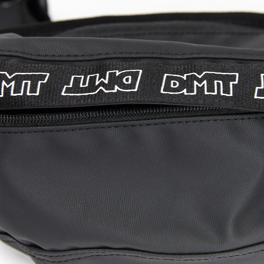 디엠티_피에스티브이엠(DMT_PSTVM) LOGO TAPE WAIST BAG CROW BLACK(TPU)