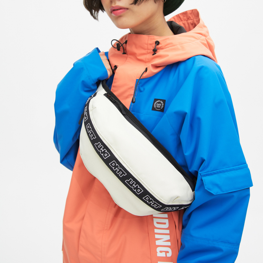 디엠티_피에스티브이엠(DMT_PSTVM) LOGO TAPE WAIST BAG IVORY