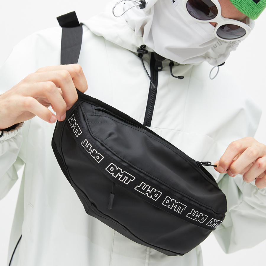 디엠티_피에스티브이엠(DMT_PSTVM) LOGO TAPE WAIST BAG REFELCTIVE GREY CAMO
