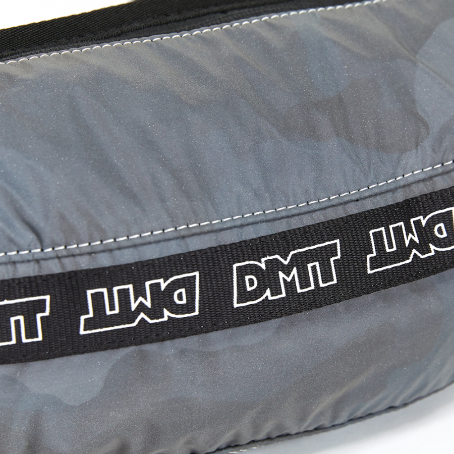 디엠티_피에스티브이엠(DMT_PSTVM) LOGO TAPE WAIST BAG REFELCTIVE GREY CAMO
