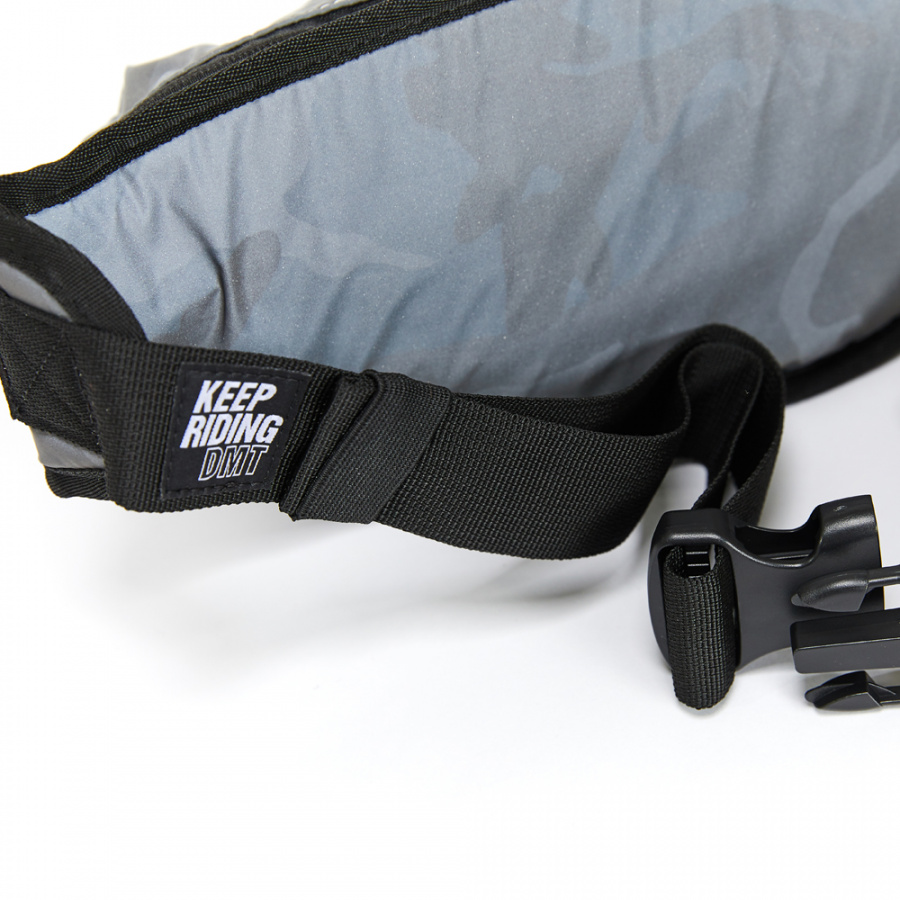 디엠티_피에스티브이엠(DMT_PSTVM) LOGO TAPE WAIST BAG REFELCTIVE GREY CAMO