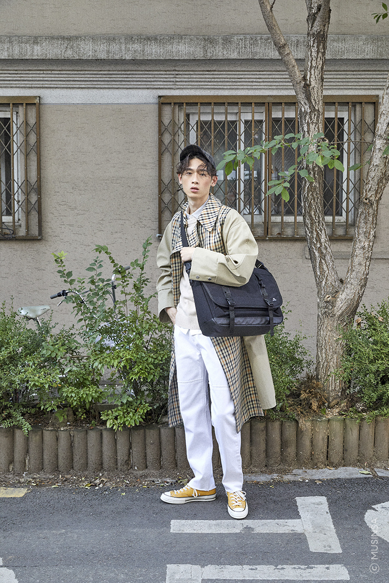 디얼스(THE EARTH) WASHED CORDURA 24L MESSENGER BAG - BEIGE