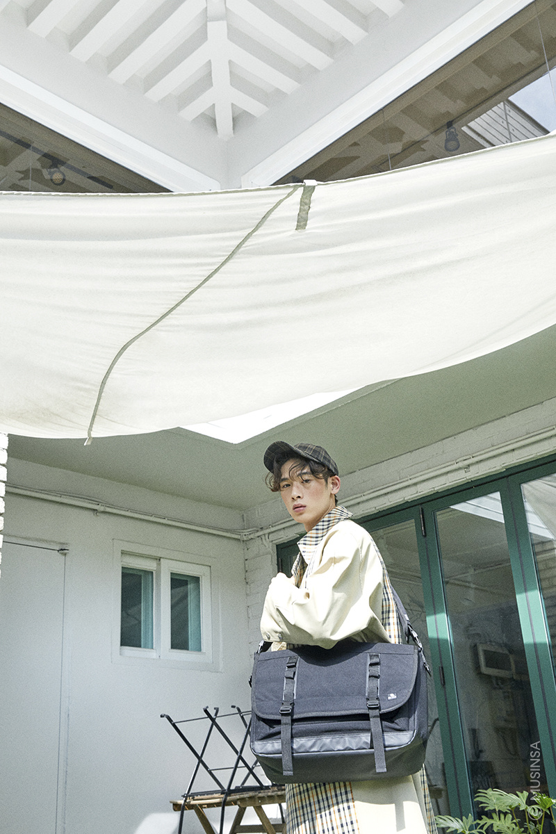 디얼스(THE EARTH) WASHED CORDURA 24L MESSENGER BAG - BLACK