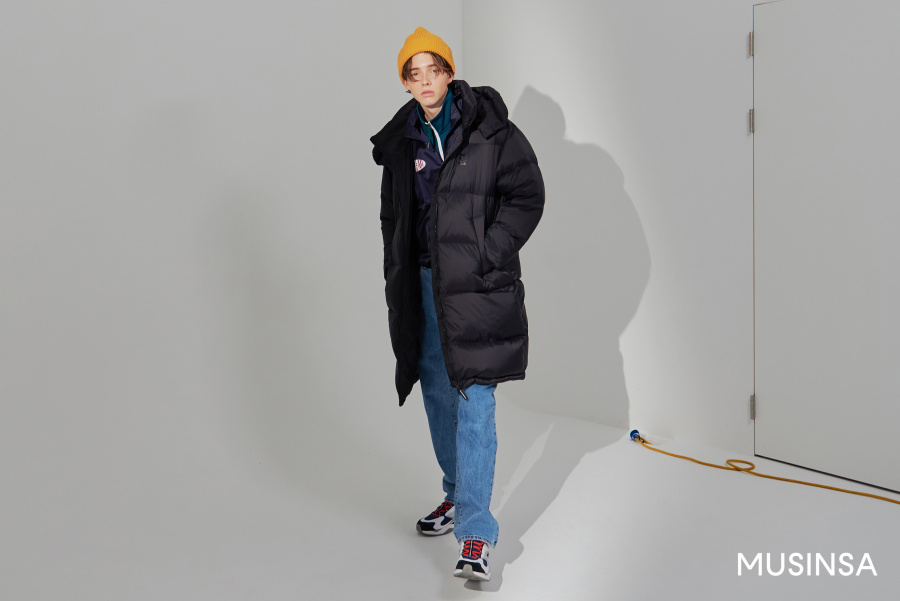 휠라(FILA) 리버시블 롱다운 점퍼_블랙에디션 (FE2DJA6103XBBK)