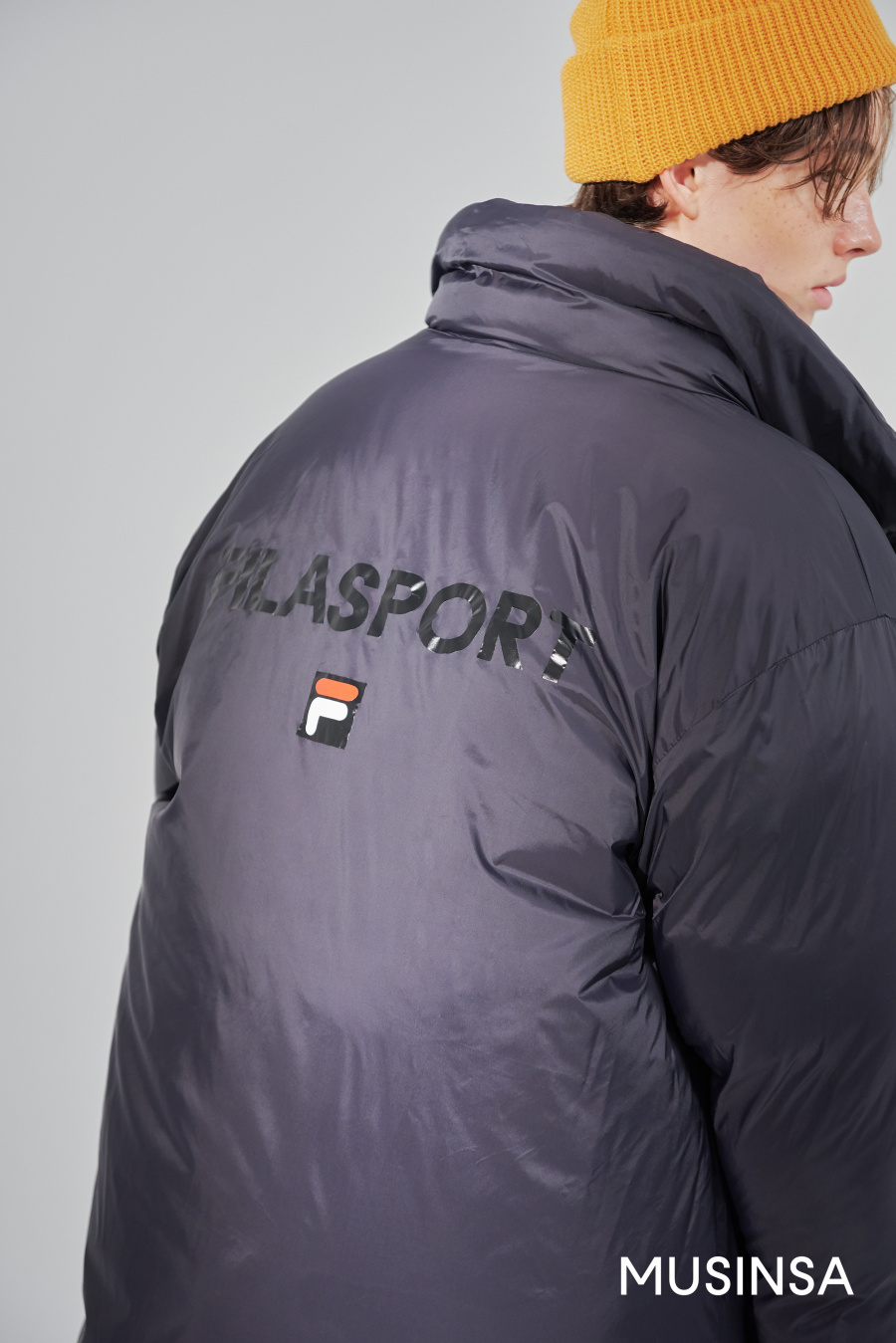 휠라(FILA) 리버시블 롱다운 점퍼_블랙에디션 (FE2DJA6103XBBK)