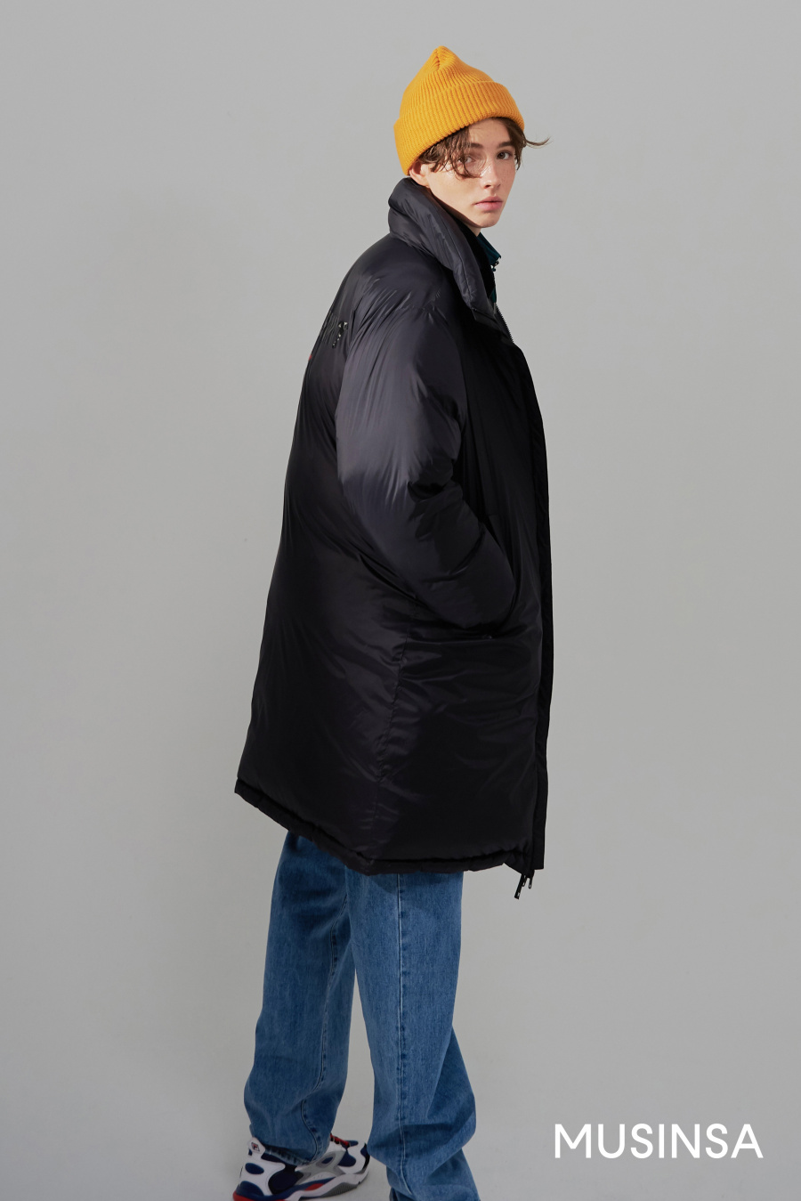 휠라(FILA) 리버시블 롱다운 점퍼_블랙에디션 (FE2DJA6103XBBK)