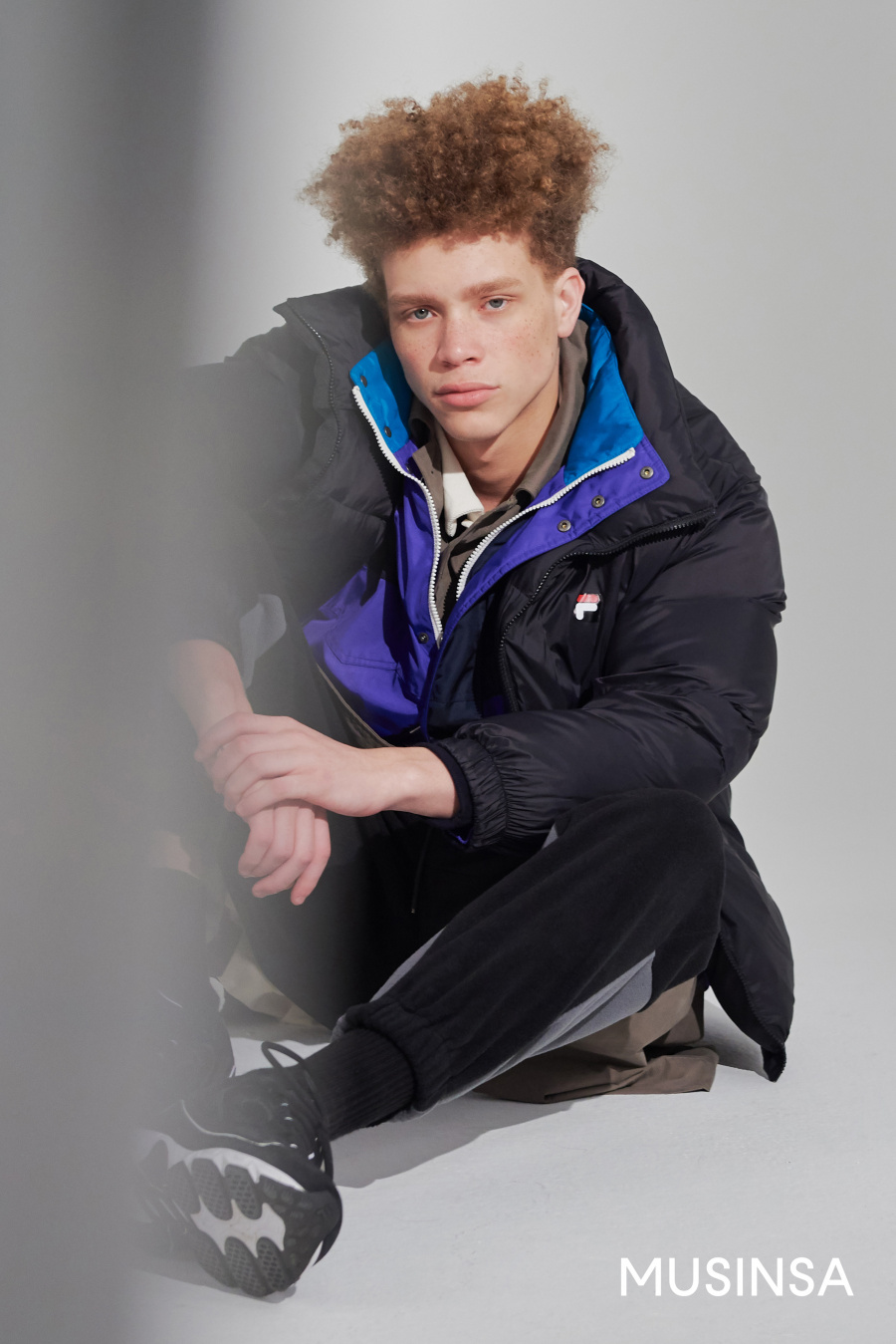 휠라(FILA) 리버시블 숏다운 점퍼_블랙에디션(FE2DJA6101XBBK)