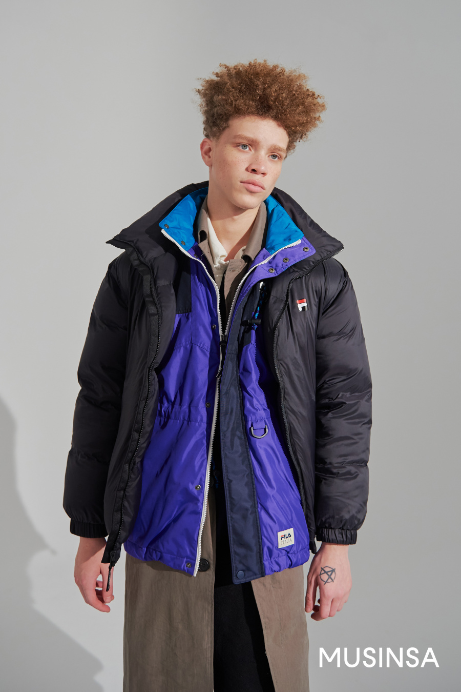 휠라(FILA) 리버시블 숏다운 점퍼_블랙에디션(FE2DJA6101XBBK)