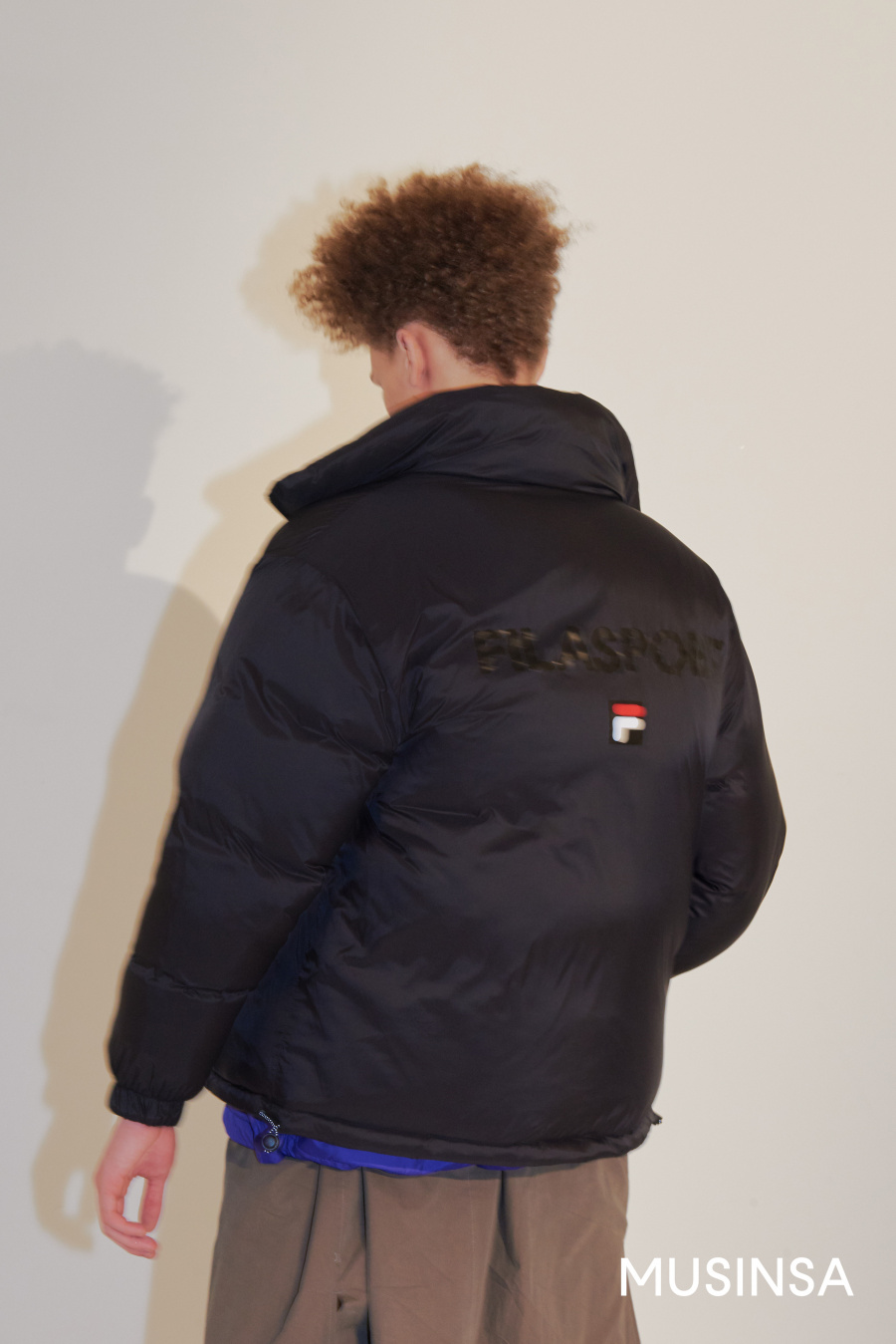 휠라(FILA) 리버시블 숏다운 점퍼_블랙에디션(FE2DJA6101XBBK)