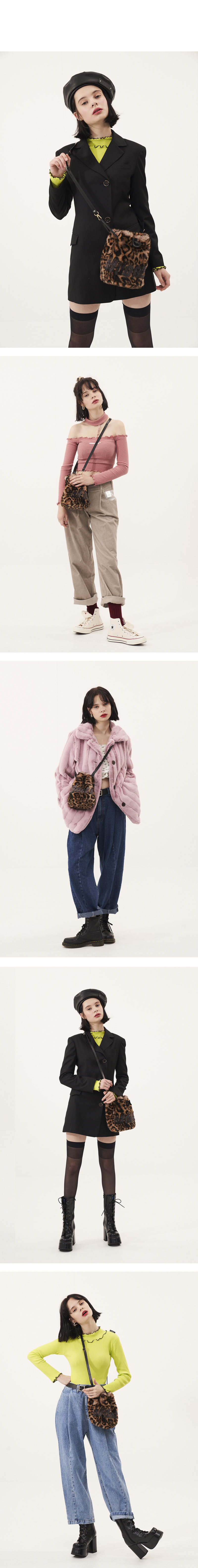 오드원아웃(ODDONEOUT) 페이크 퍼 크로스 백_레오파드