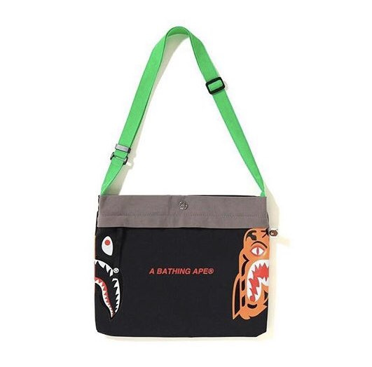 베이프(B.A.P.E) TIGER SHARK SACOCHE