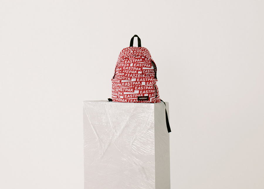 이스트팩(EASTPAK) [CHATTY PATTERNS] 패디드팩 (EJABA02 49V)