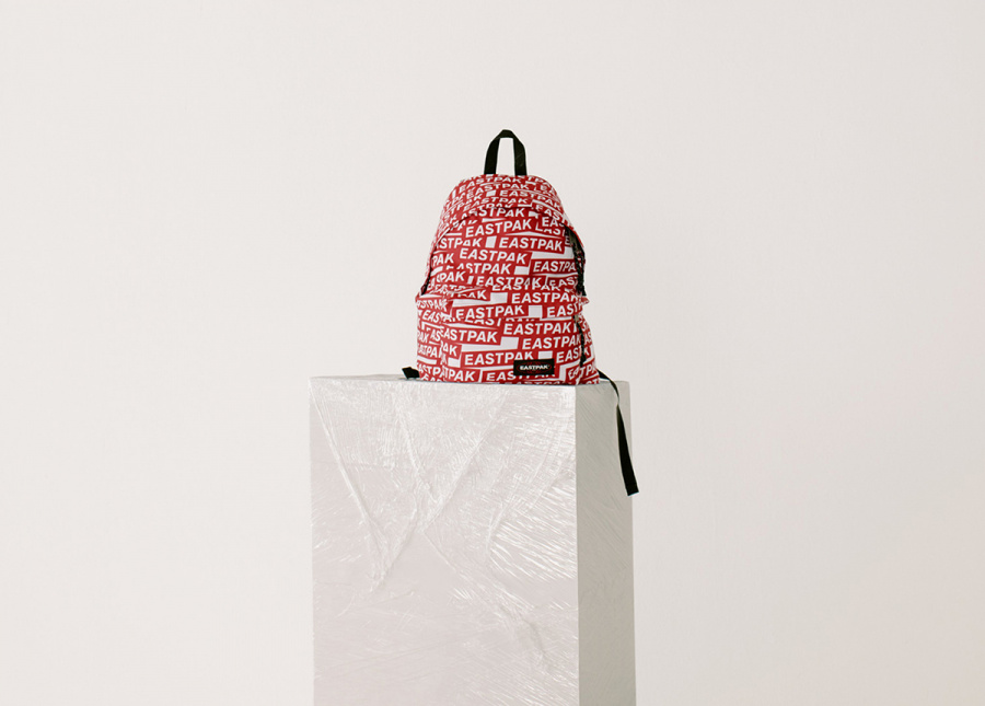 이스트팩(EASTPAK) [CHATTY PATTERNS] 패디드팩 (EJABA02 49V)