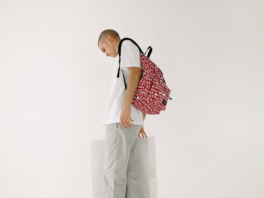 이스트팩(EASTPAK) [CHATTY PATTERNS] 패디드팩 (EJABA02 49V)