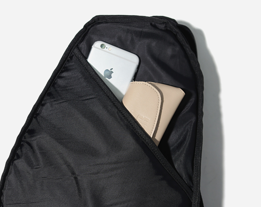 커버낫(COVERNAT) CORDURA AUTHENTIC LOGO SLING BAG BLACK