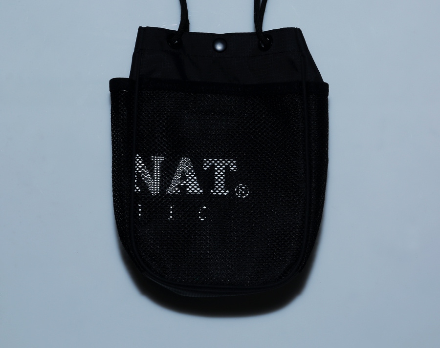 커버낫(COVERNAT) AUTHENTIC LOGO POUCH BAG BLACK