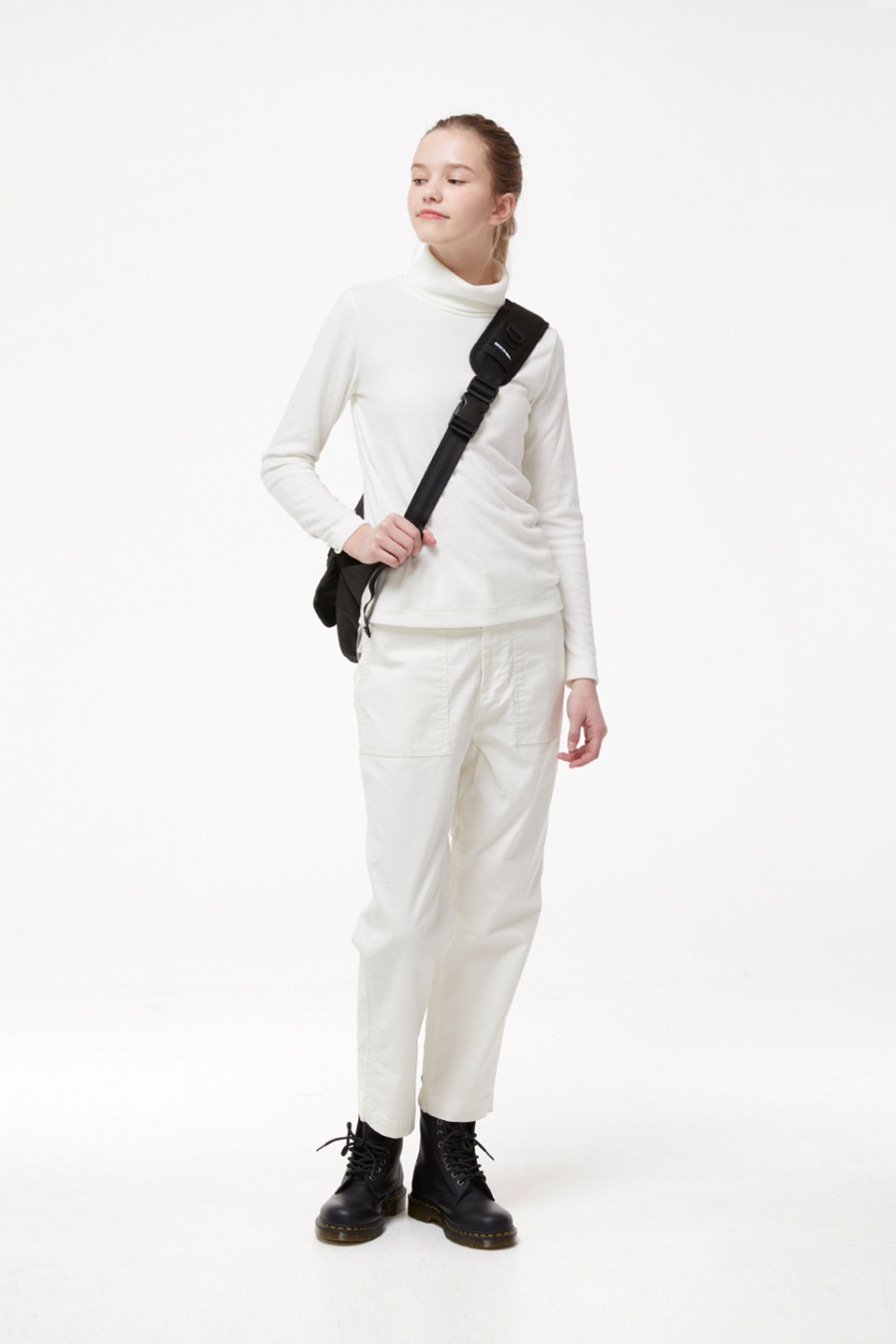 네이키드니스(NEIKIDNIS) WIDE VISION MESSENGER BAG / BLACK