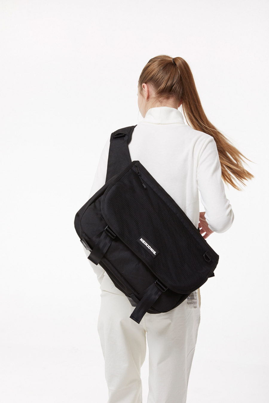 네이키드니스(NEIKIDNIS) WIDE VISION MESSENGER BAG / BLACK