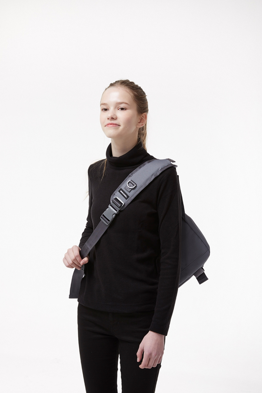 네이키드니스(NEIKIDNIS) WIDE VISION MESSENGER BAG / CHARCOAL