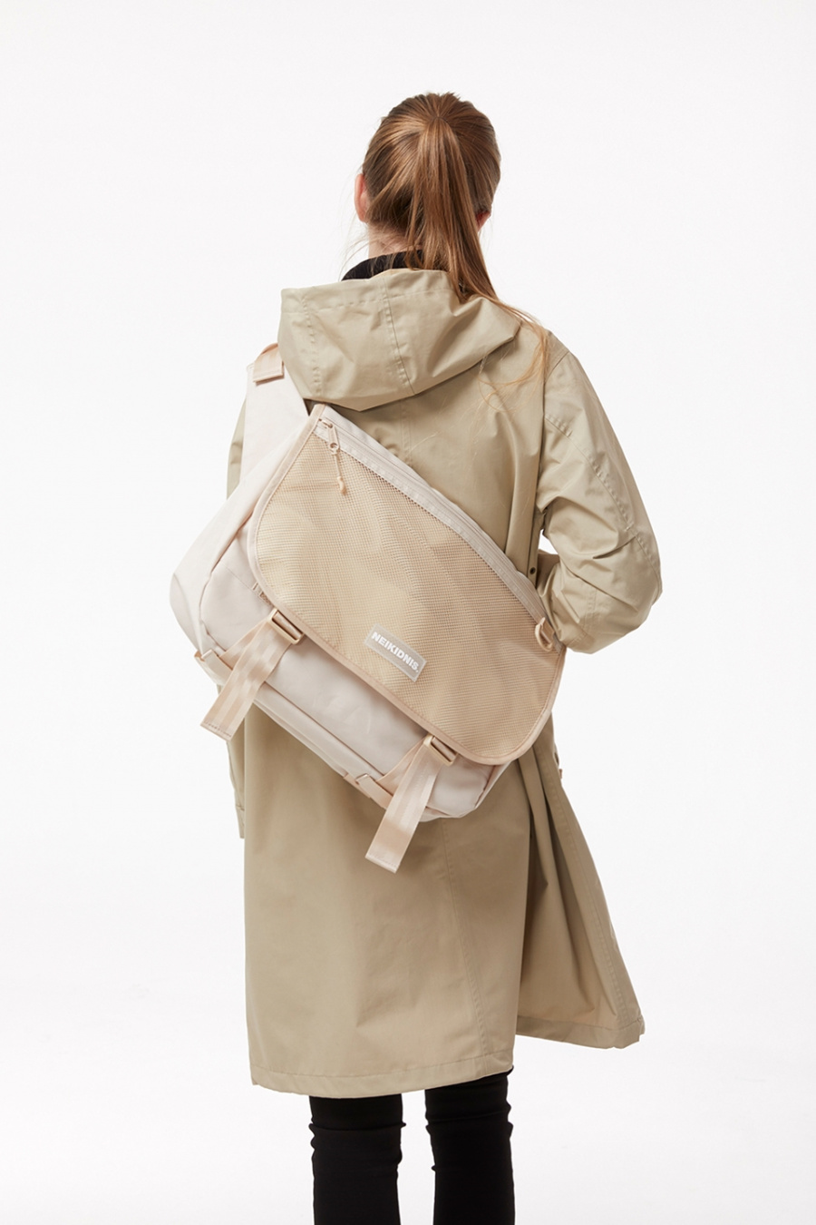 네이키드니스(NEIKIDNIS) WIDE VISION MESSENGER BAG / LIGHT BEIGE