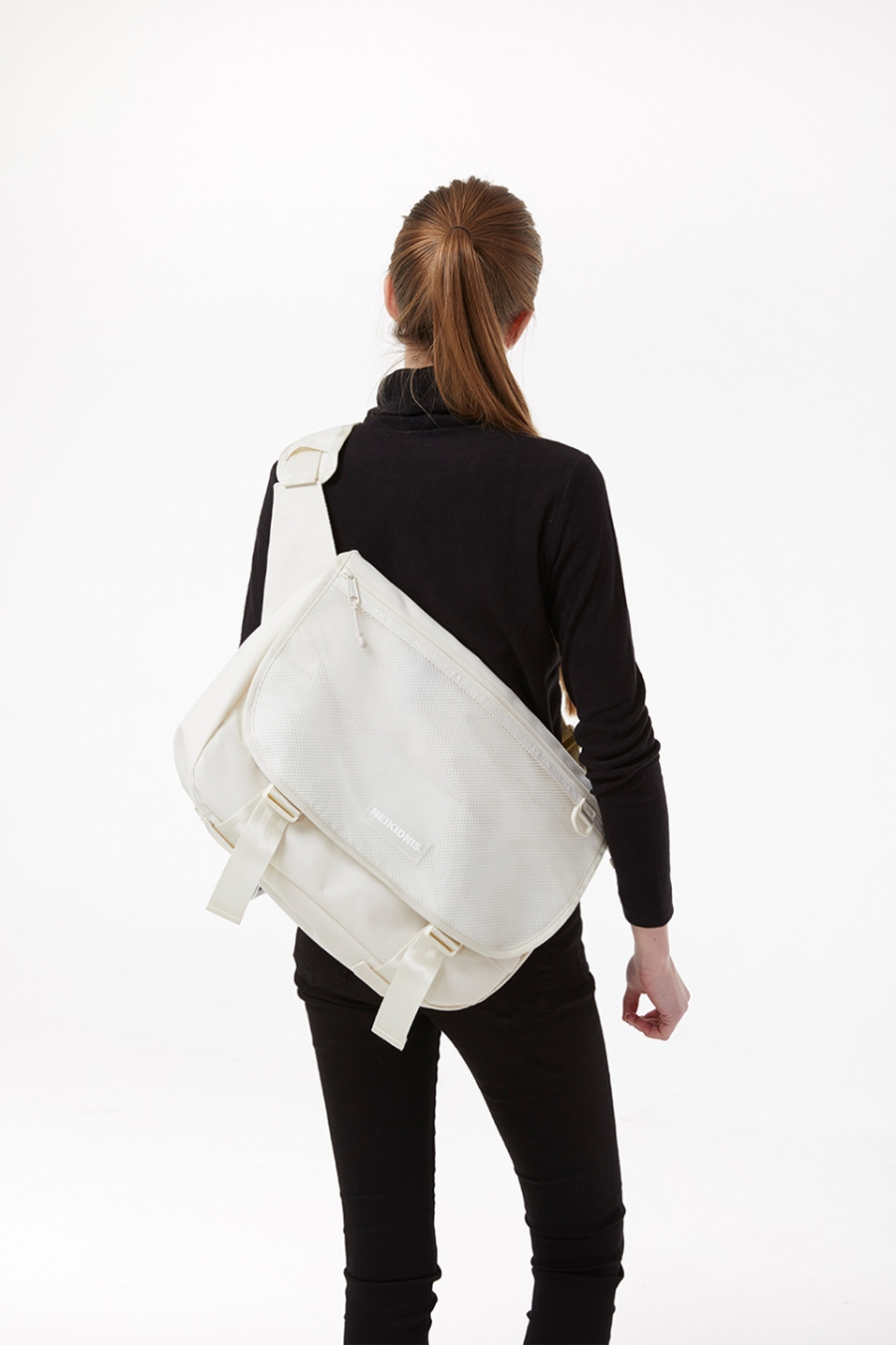 네이키드니스(NEIKIDNIS) WIDE VISION MESSENGER BAG / IVORY