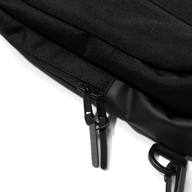 이벳필드(EBBETSFIELD) CORDURA VERTICAL SLING BAG BLACK
