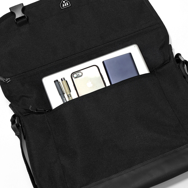 이벳필드(EBBETSFIELD) CORDURA MESSENGER BAG BLACK