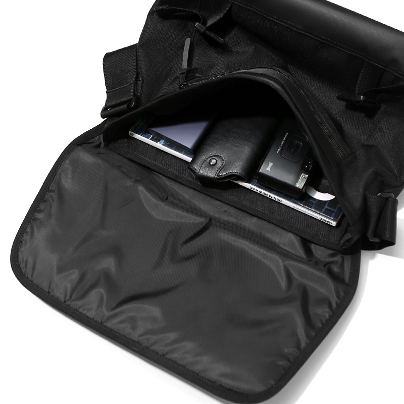 이벳필드(EBBETSFIELD) CORDURA MESSENGER BAG BLACK