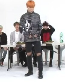 이 옷 대체 어디꺼에요ㅠㅠ이 폴라티 어디껀지 좀 알려주세요ㅠㅠ