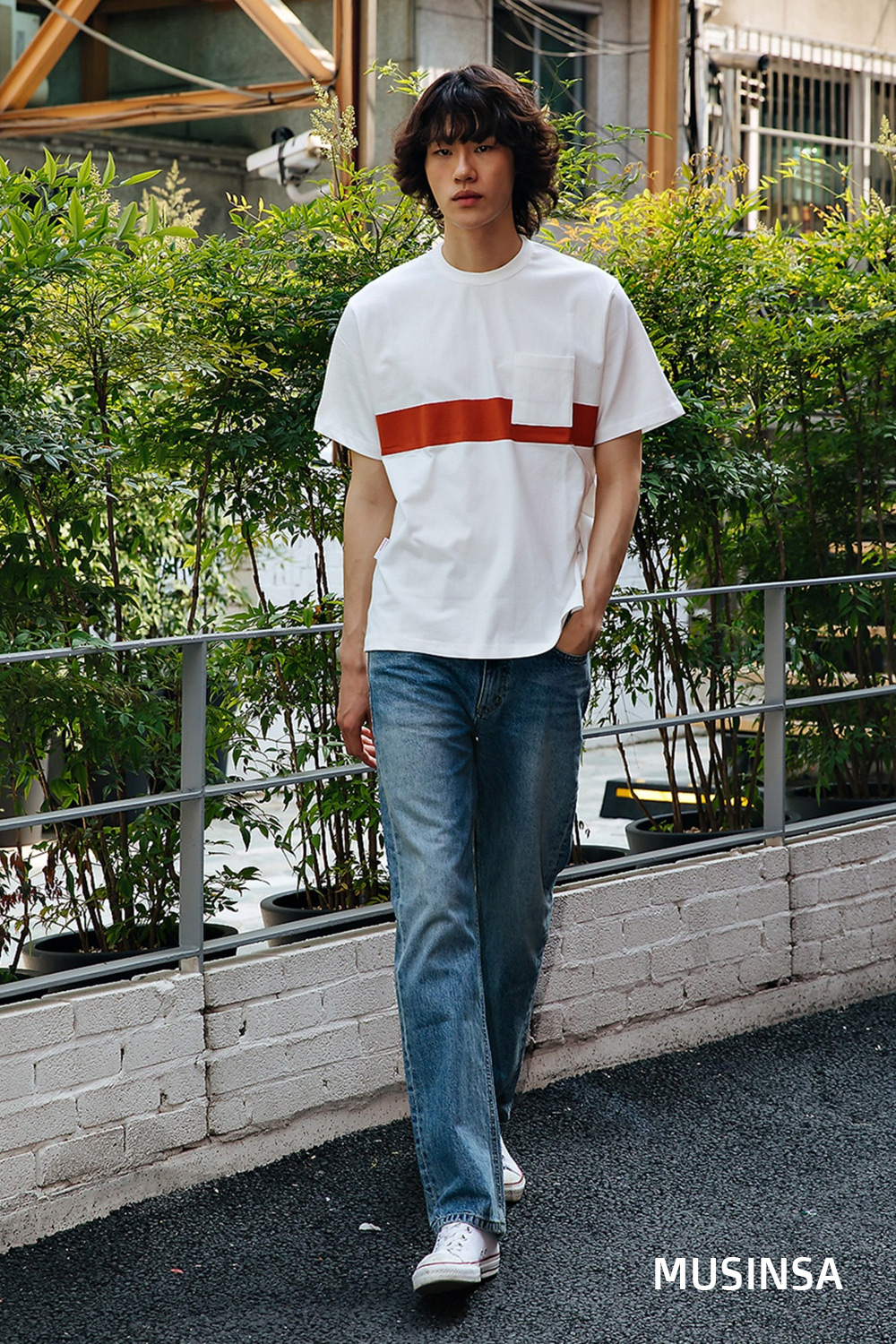 흰 티셔츠에 청바지면 충분해! 흰 티셔츠에 청바지면 충분해!