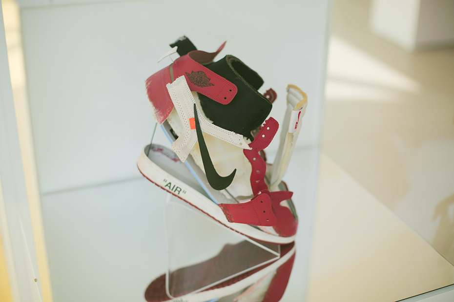 에어 조던 1 X 오프-화이트(OFF-WHITE) 해체한 아티스트 루디 개인전 소식 에어 조던 1 X 오프-화이트(OFF-WHITE) 해체한 아티스트 루디 개인전 소식