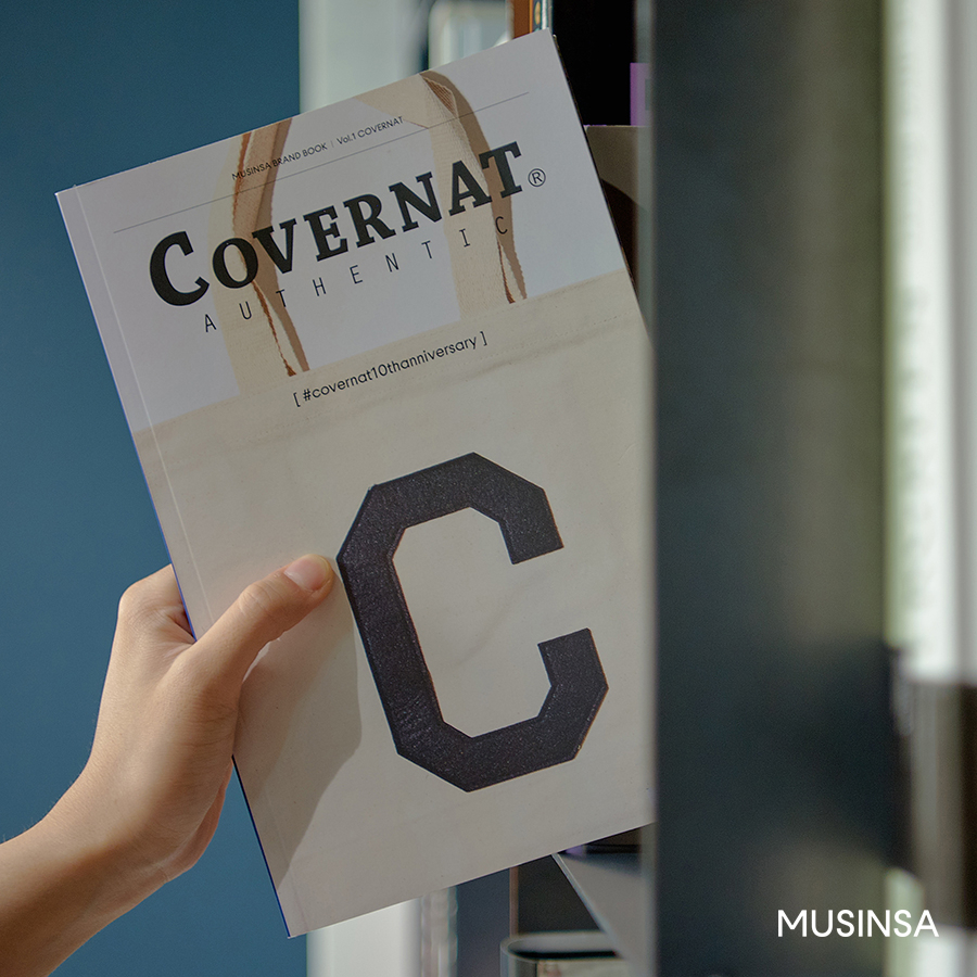커버낫(COVERNAT)의 10년 역사를 담은 무신사의 첫 번째 브랜드북 출간 커버낫(COVERNAT)의 10년 역사를 담은 무신사의 첫 번째 브랜드북 출간
