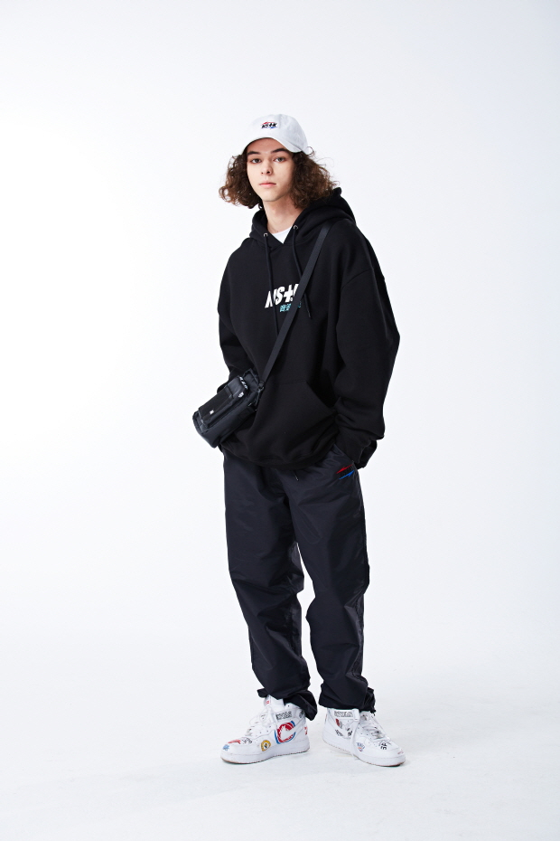 네스티킥(NASTYKICK)이 전하는 18 F/W 7차 딜리버리 발매 소식 네스티킥(NASTYKICK)이 전하는 18 F/W 7차 딜리버리 발매 소식