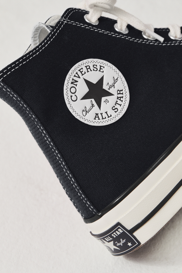 컨버스(CONVERSE)의 스테디셀러 척 70 블랙 무신사 한정 재발매! 컨버스(CONVERSE)의 스테디셀러 척 70 블랙 무신사 한정 재발매!